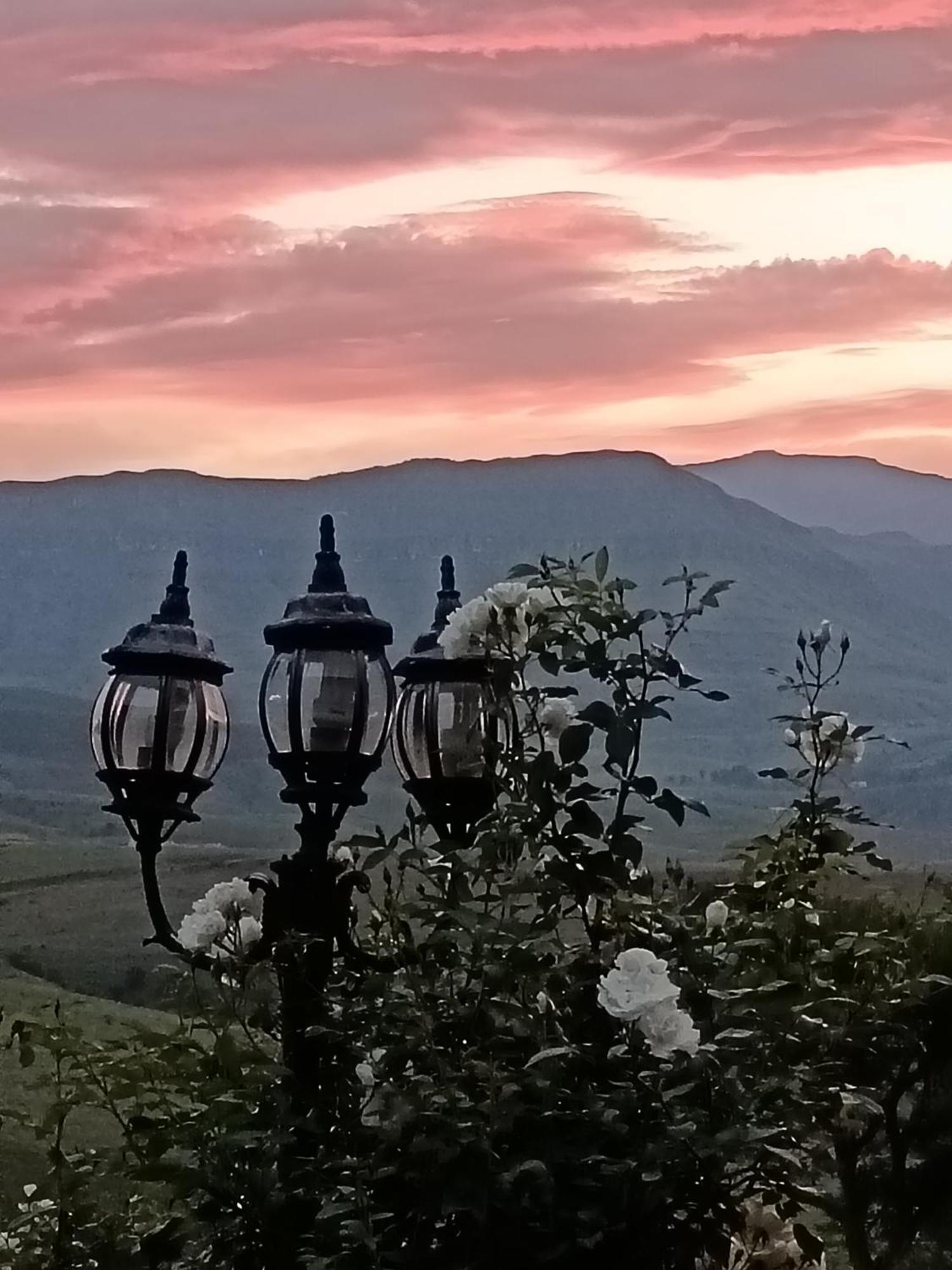 Inkungu Lodge Champagne Valley Bagian luar foto