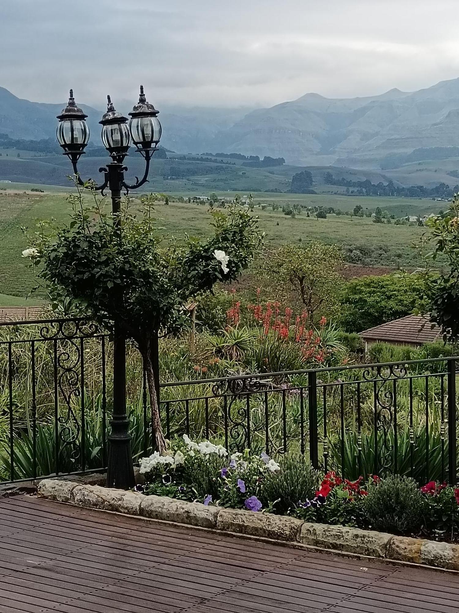 Inkungu Lodge Champagne Valley Bagian luar foto